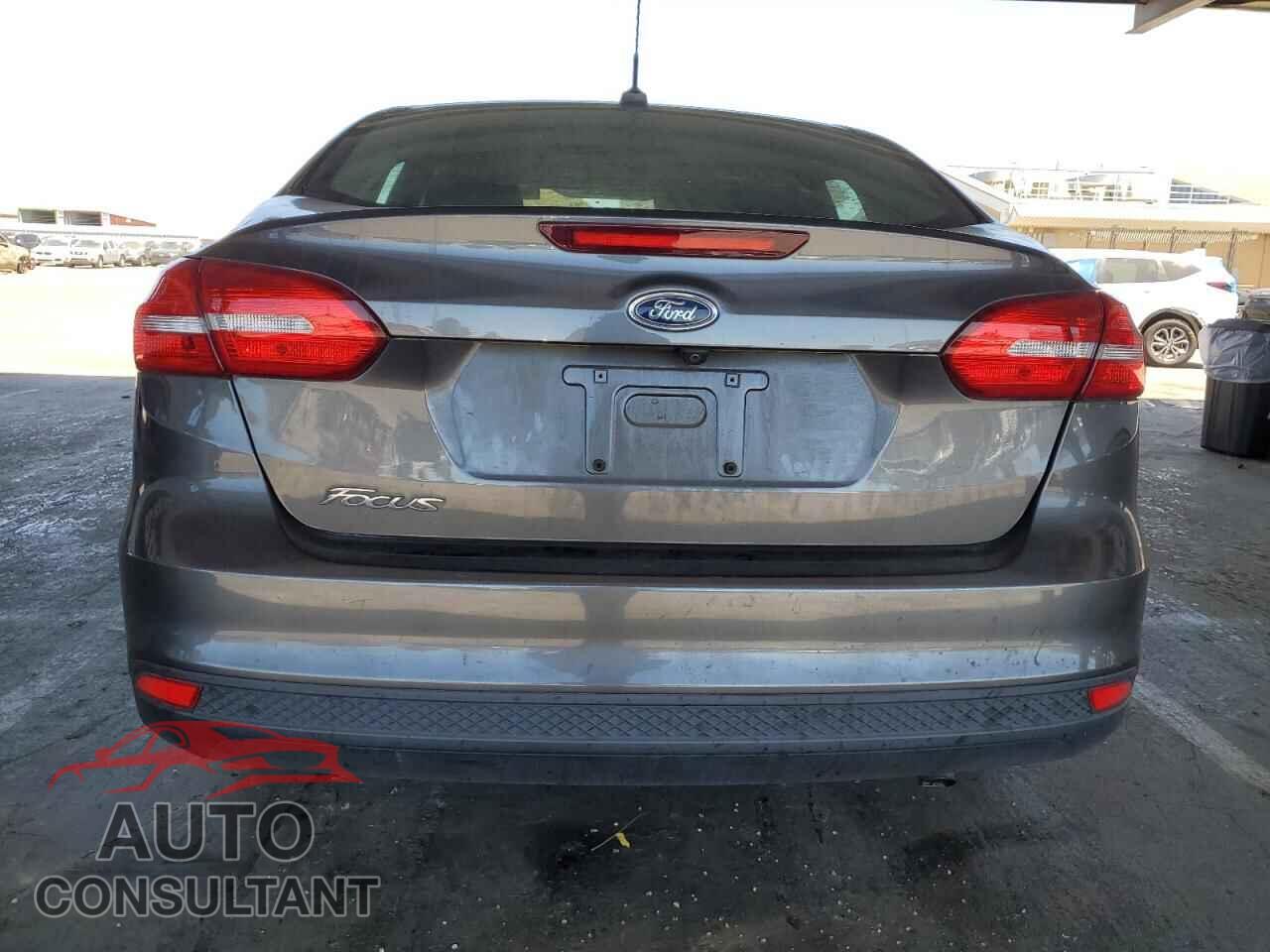 FORD FOCUS 2017 - 1FADP3E28HL255231