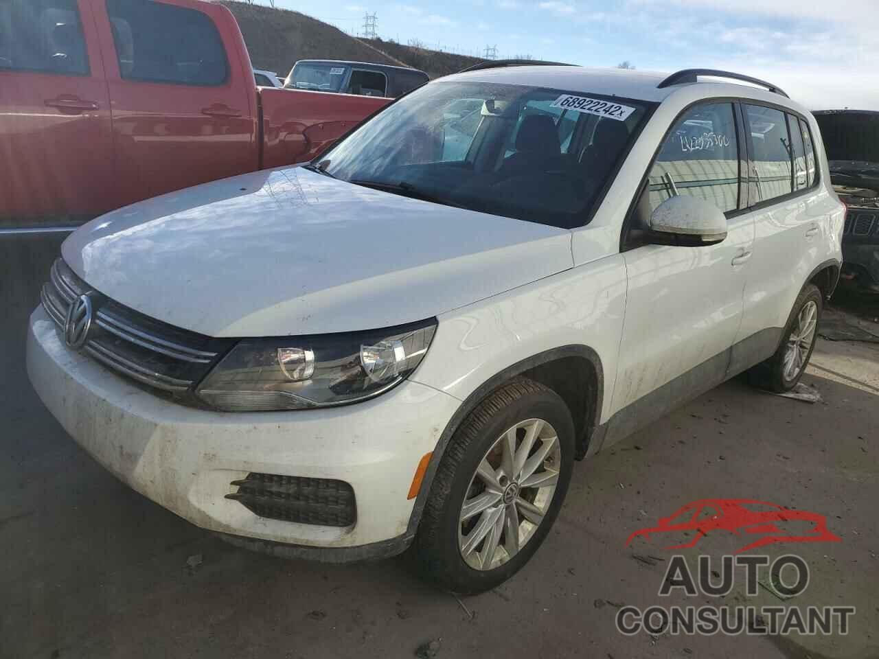 VOLKSWAGEN TIGUAN 2017 - WVGBV7AX1HK054692