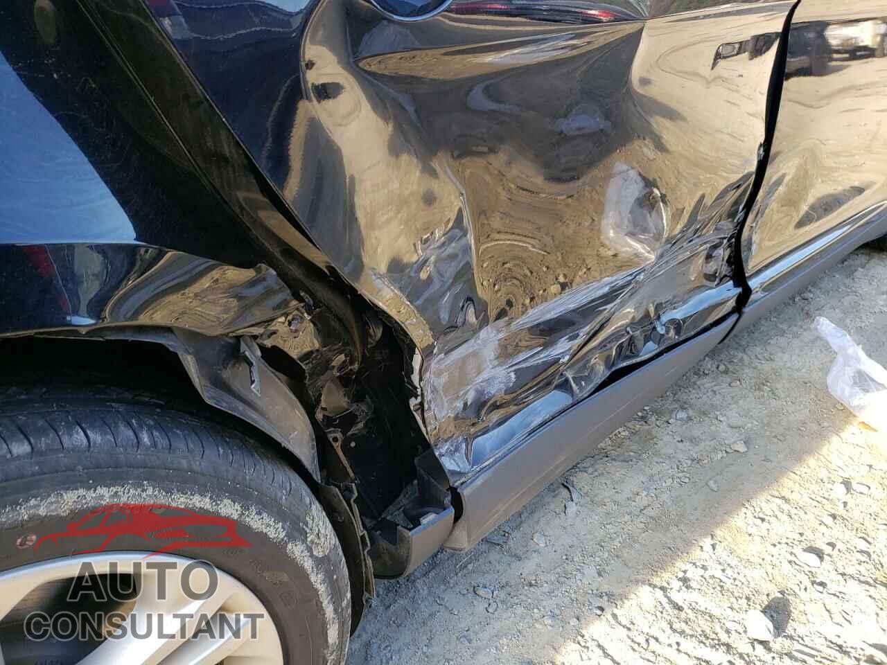 FORD TAURUS 2018 - 1FAHP2E83JG122987