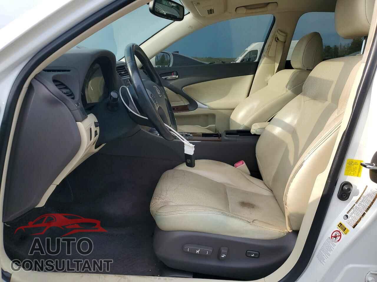 LEXUS IS 2013 - JTHCF5C28D5061979