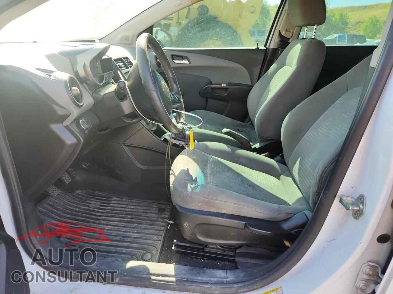 CHEVROLET SONIC 2014 - 1G1JB5SH4E4102893