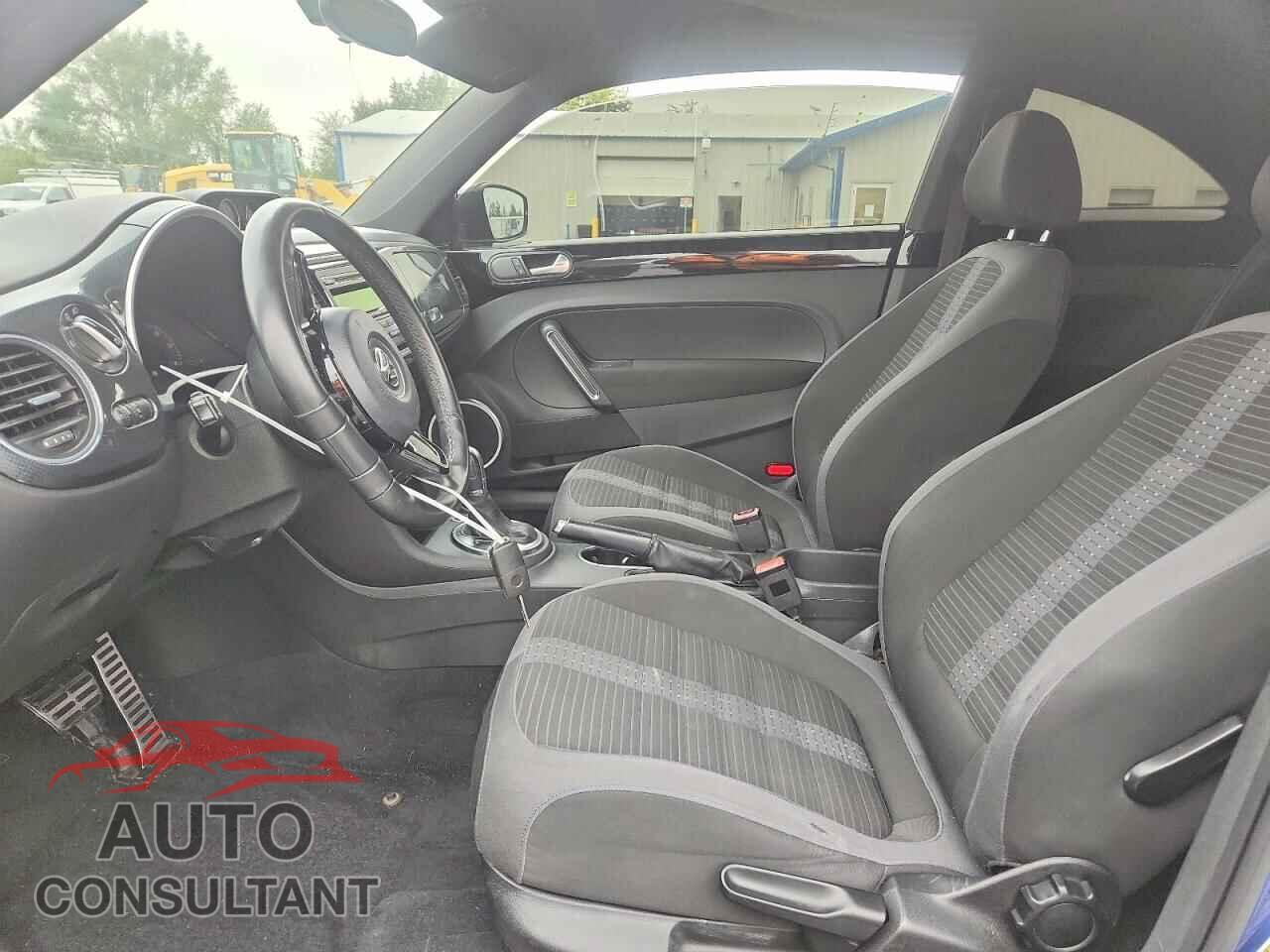 VOLKSWAGEN BEETLE 2012 - 3VWVA7AT7CM656764