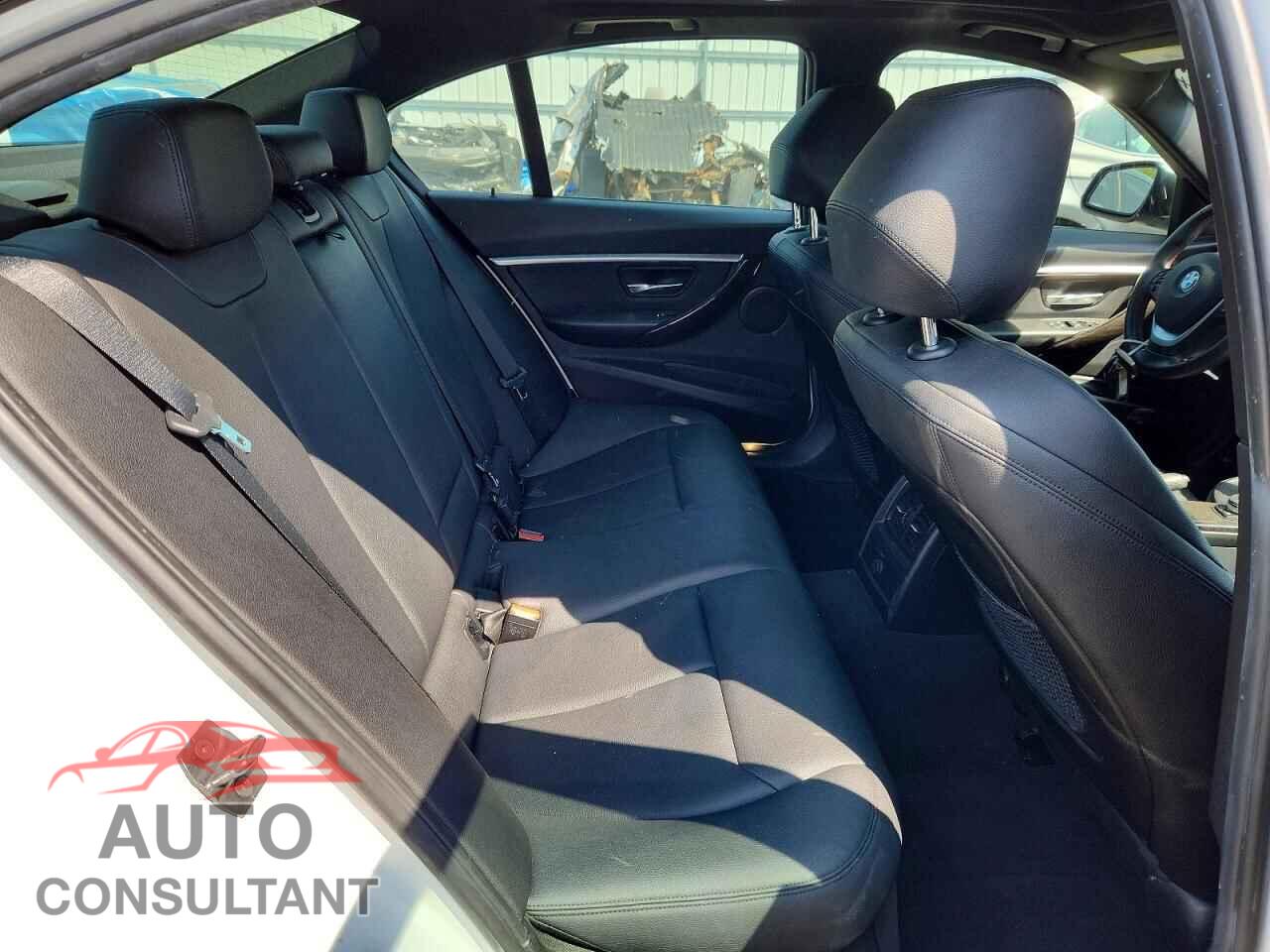 BMW 3 SERIES 2016 - WBA8E3G57GNU05662