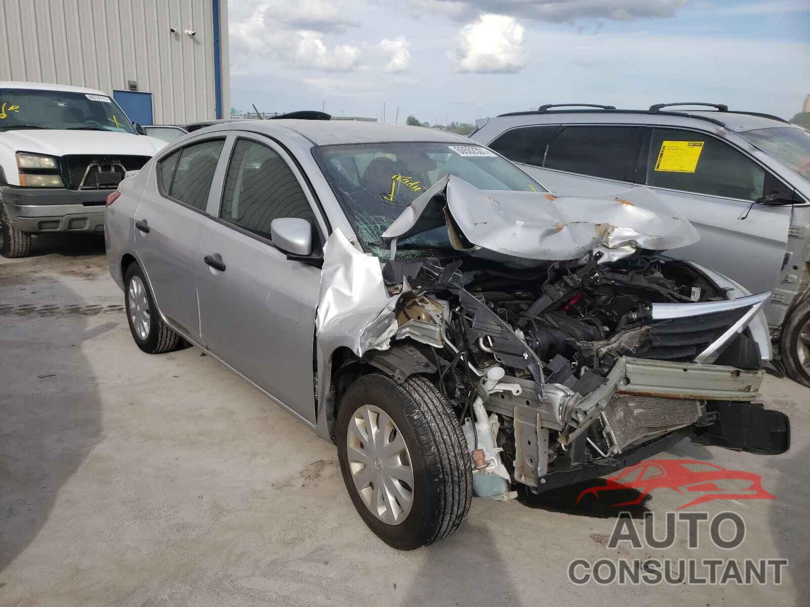 NISSAN VERSA 2018 - 3N1CN7APXJL867917