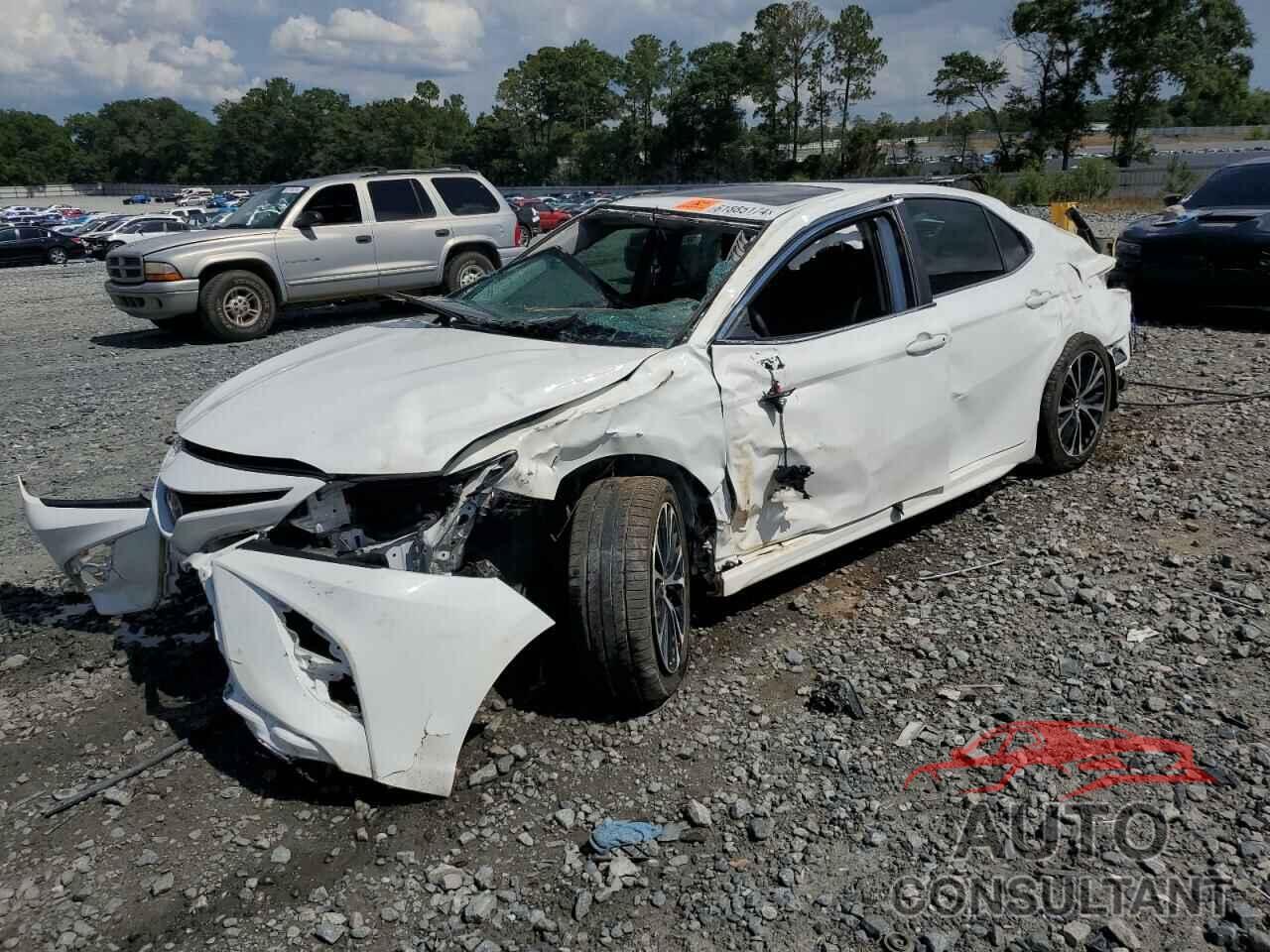 TOYOTA CAMRY 2018 - 4T1B11HK4JU035082