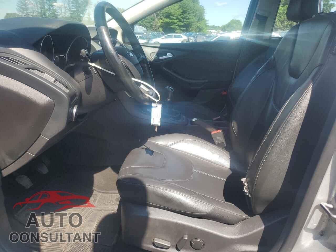 FORD FOCUS 2015 - 1FADP3F20FL304093