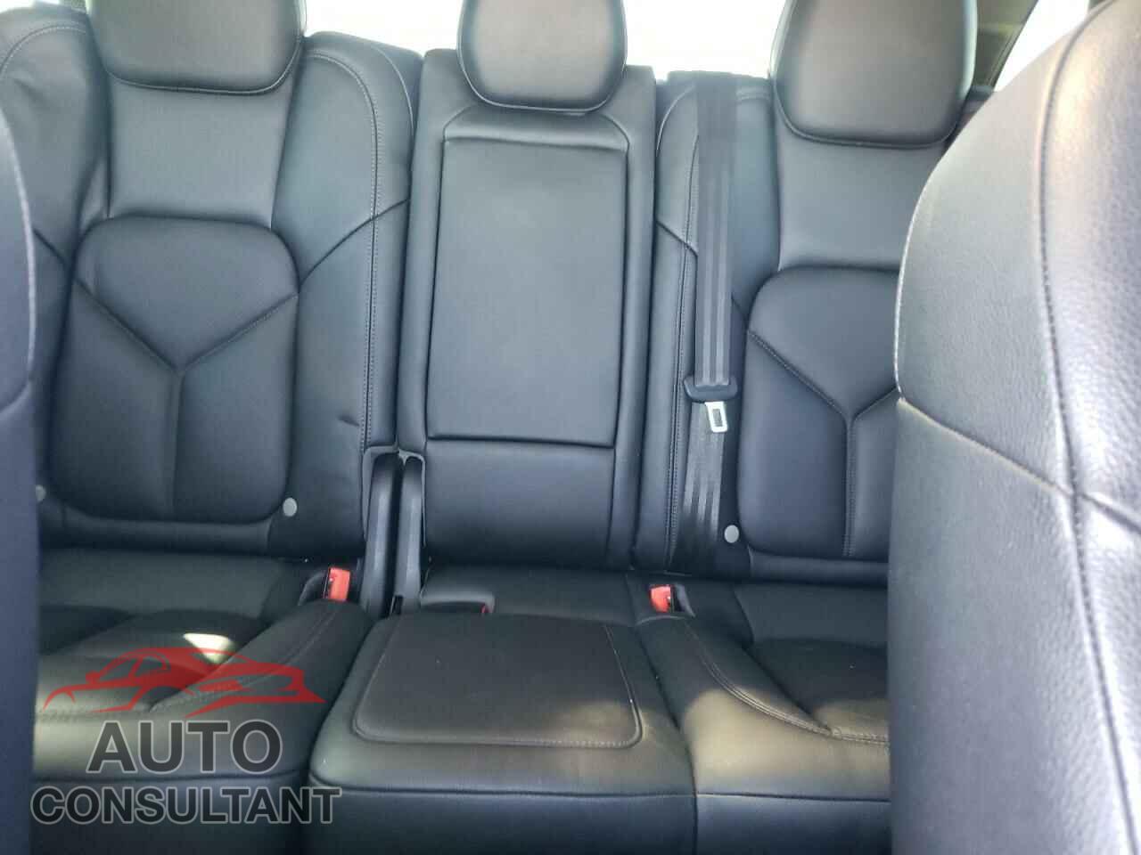 PORSCHE CAYENNE 2016 - WP1AB2A29GLA95997