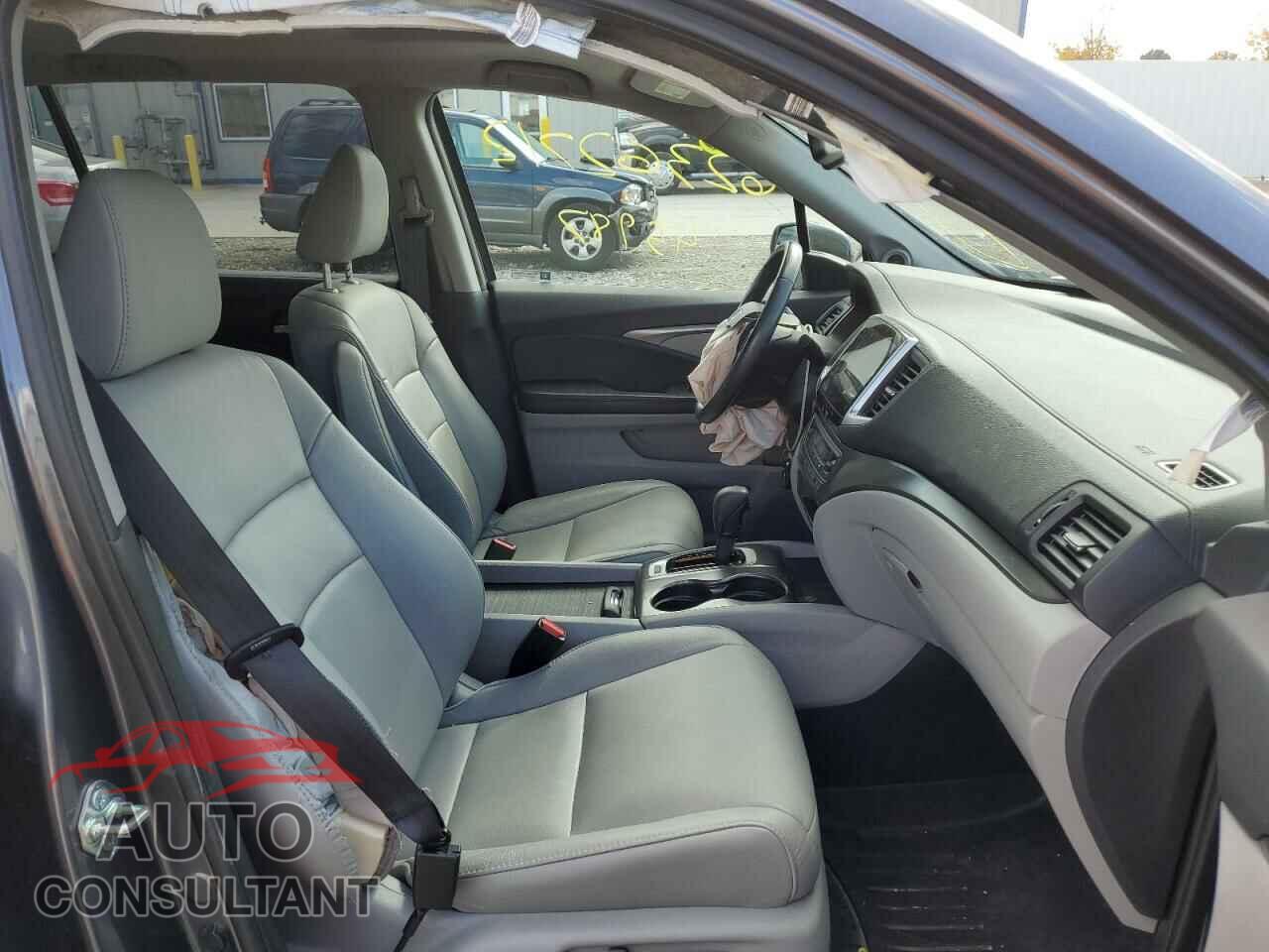 HONDA PILOT 2017 - 5FNYF6H52HB036693