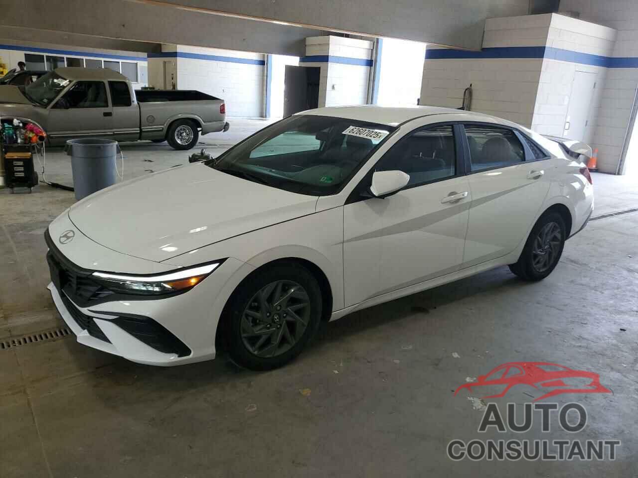 HYUNDAI ELANTRA 2024 - KMHLM4DG6RU643051
