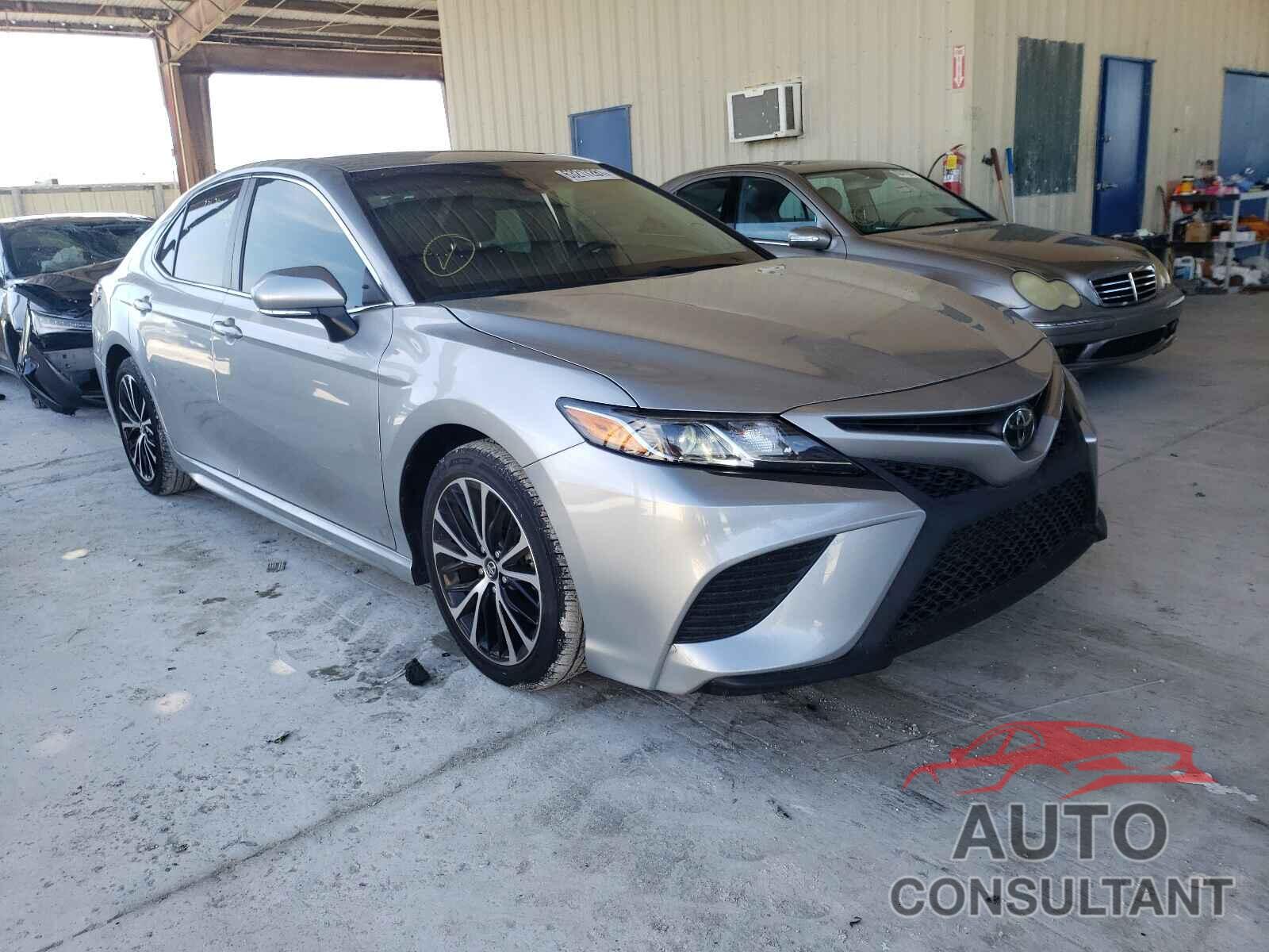 TOYOTA CAMRY 2018 - 4T1B11HK9JU552040