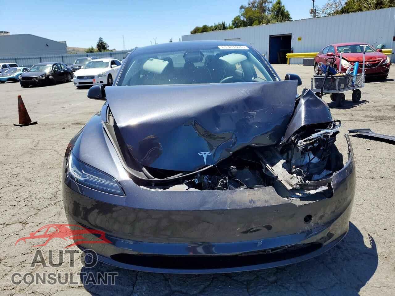 TESLA MODEL 3 2025 - 5YJ3E1EB9SF964566