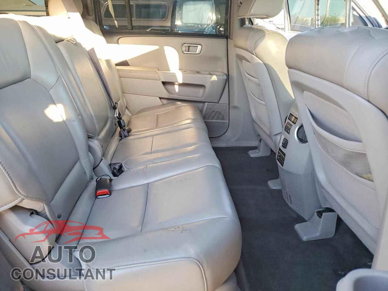 HONDA PILOT 2011 - 5FNYF4H96BB051776