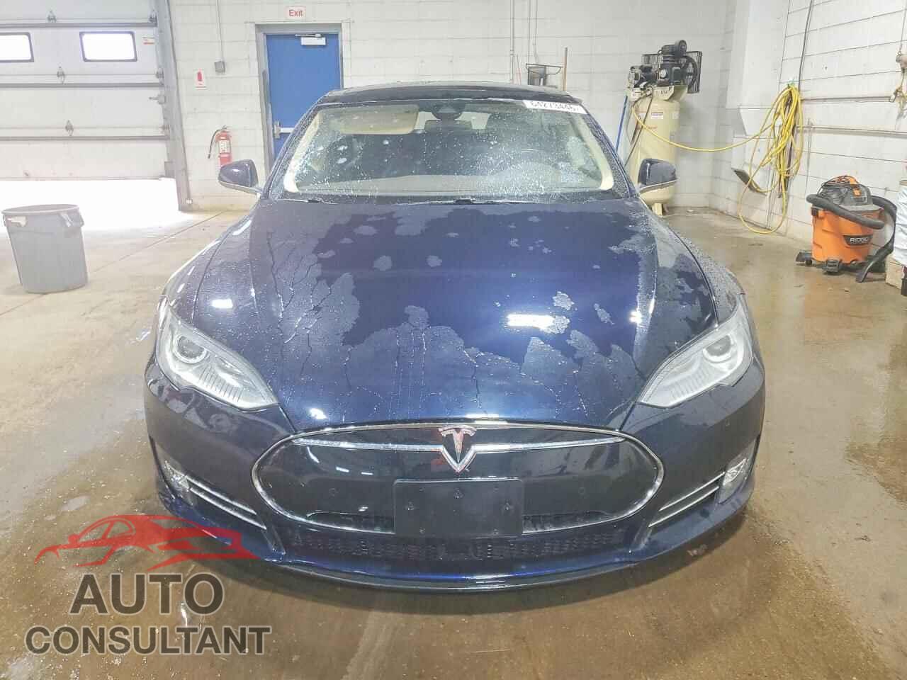 TESLA MODEL S 2015 - 5YJSA1H28FFP79031