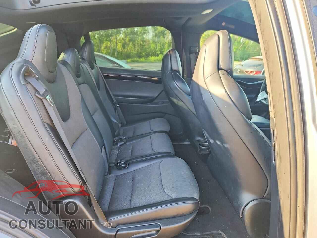 TESLA MODEL X 2018 - 5YJXCAE21JF102111