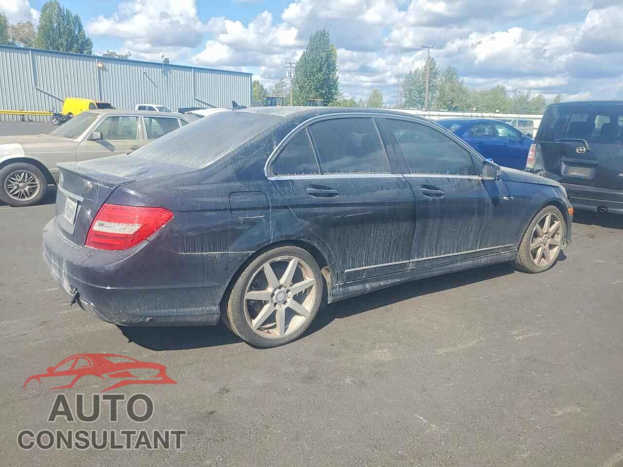 MERCEDES-BENZ C-CLASS 2014 - WDDGF4HB3EG257149