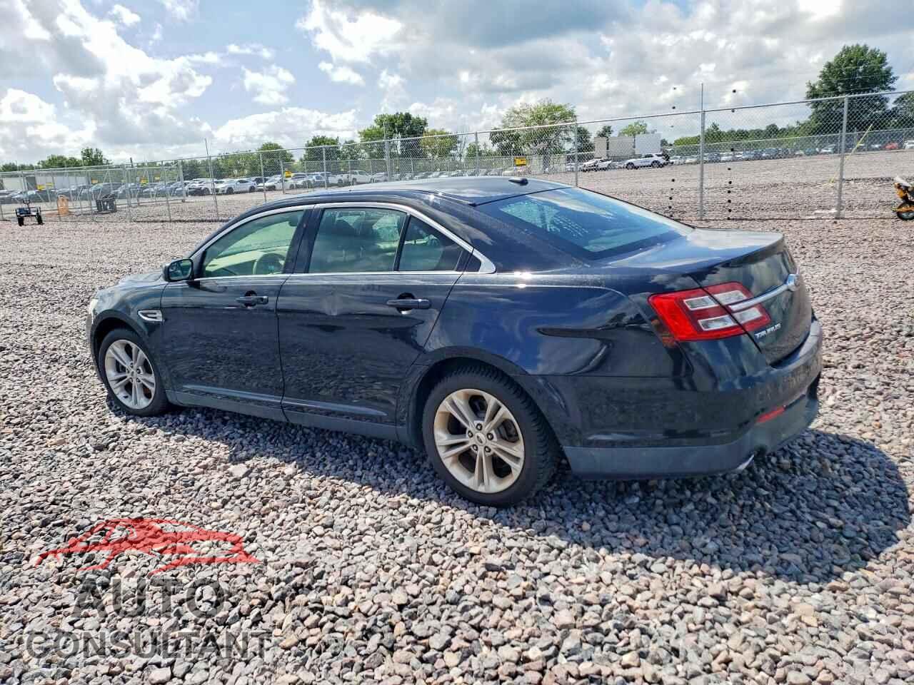 FORD TAURUS 2015 - 1FAHP2E82FG169497