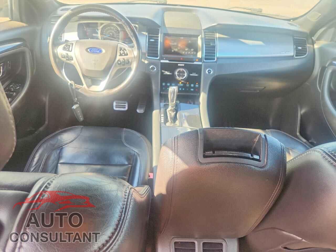 FORD TAURUS 2015 - 1FAHP2KT1FG181536