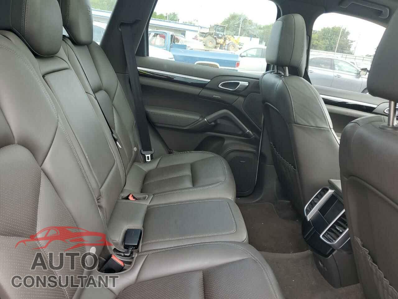 PORSCHE CAYENNE 2017 - WP1AA2A21HKA85619