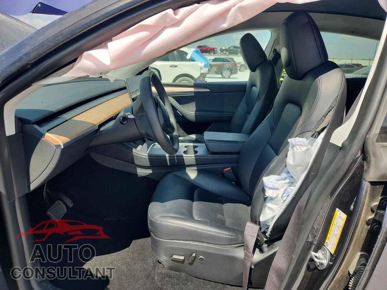 TESLA MODEL Y 2024 - 7SAYGDEE4RA256568