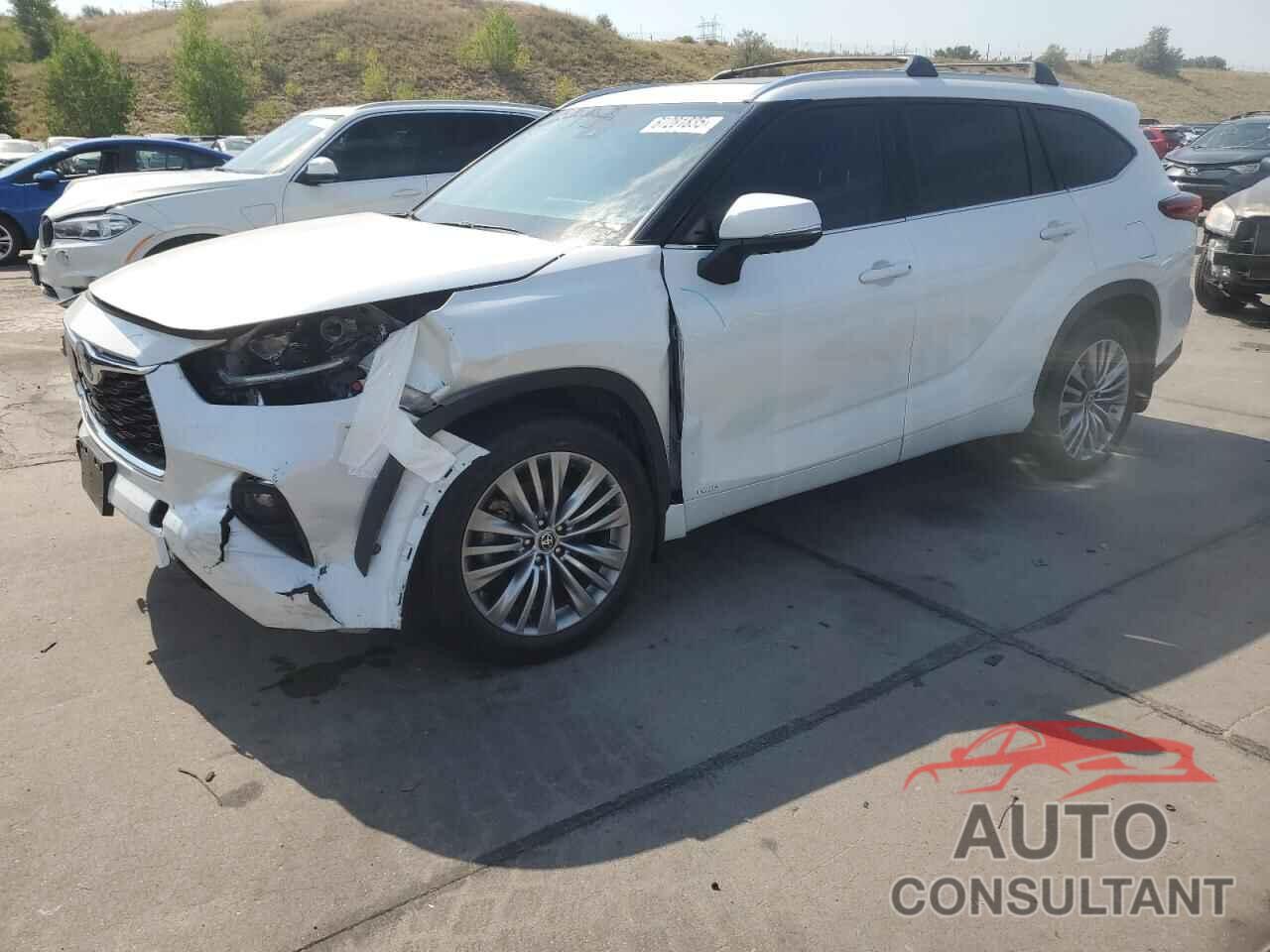 TOYOTA HIGHLANDER 2022 - 5TDEBRCH7NS074588