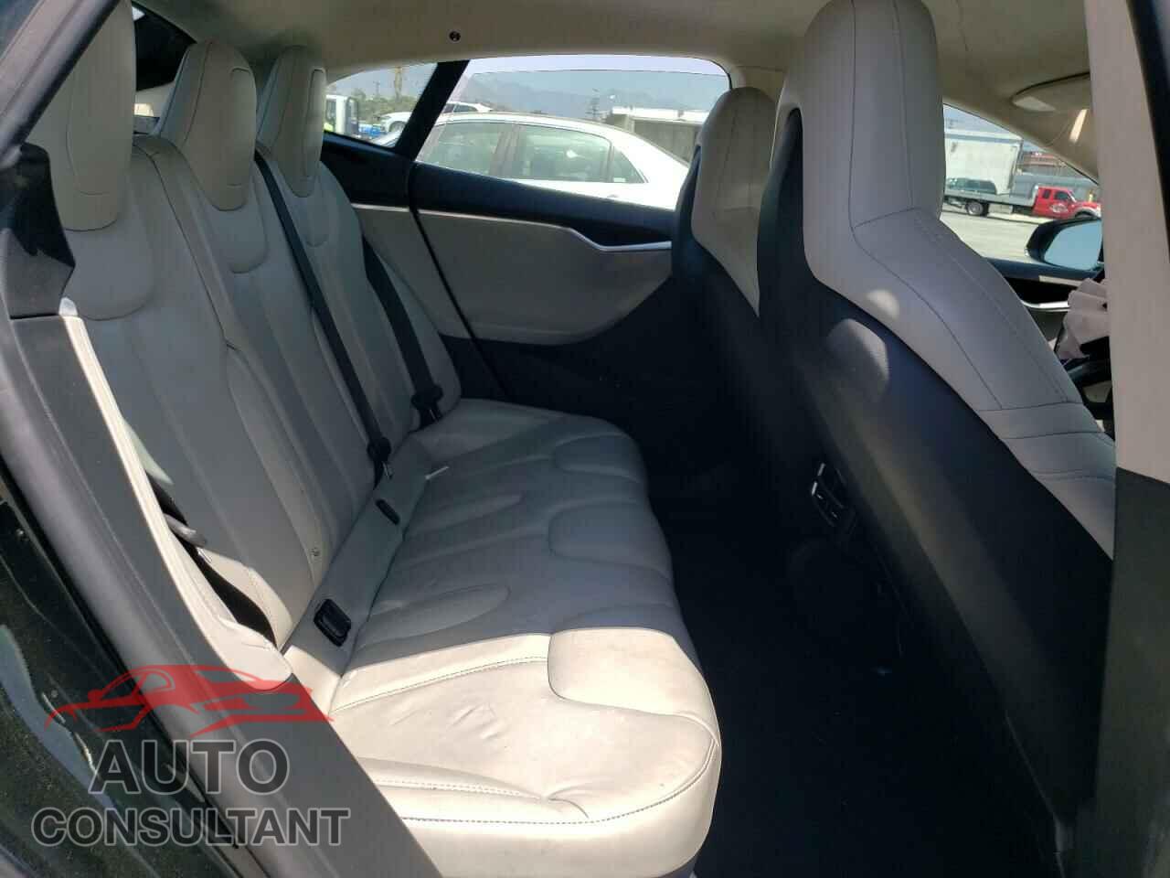 TESLA MODEL S 2016 - 5YJSA1E26GF137199