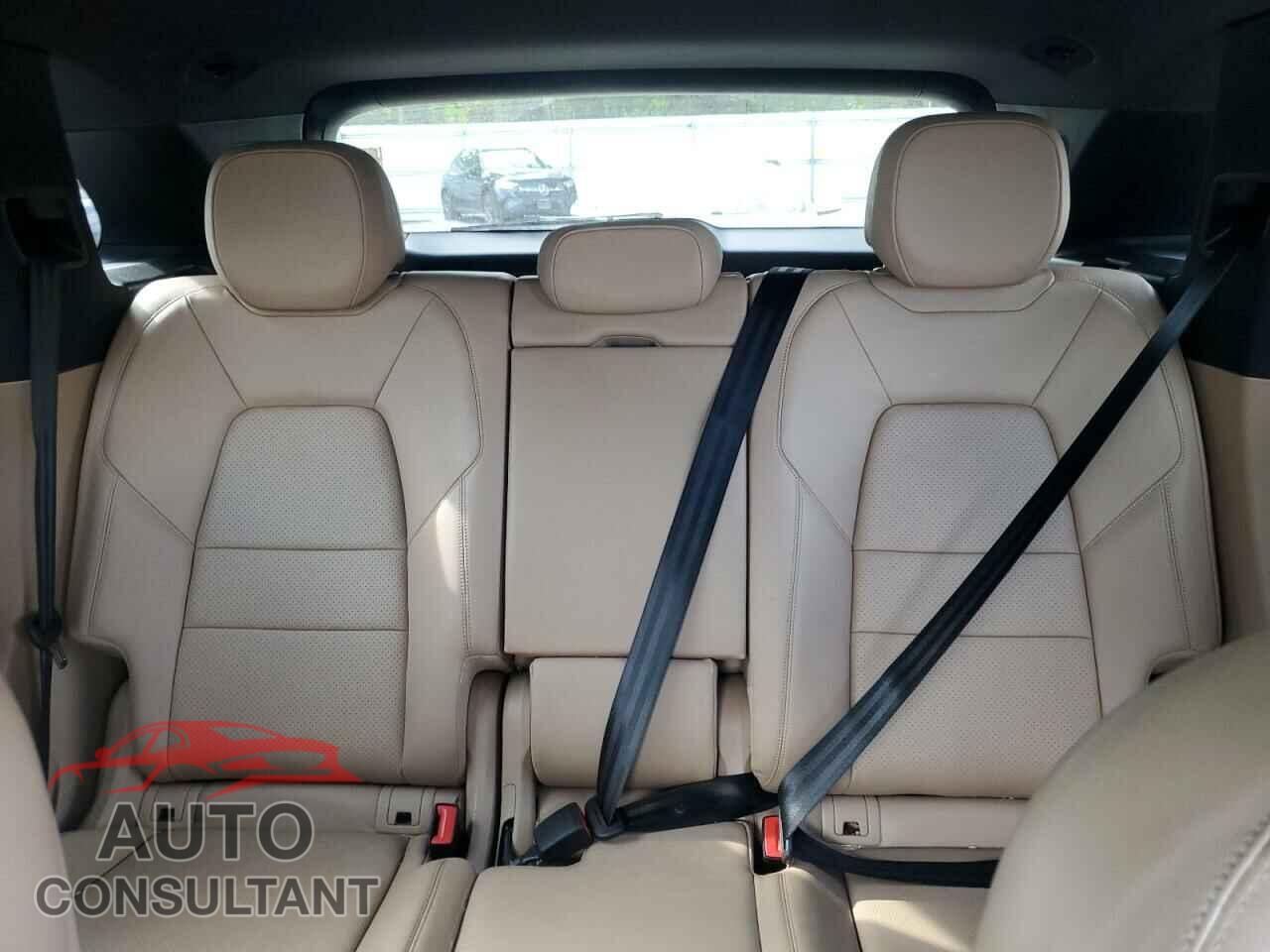 PORSCHE CAYENNE 2019 - WP1AA2AY1KDA01685