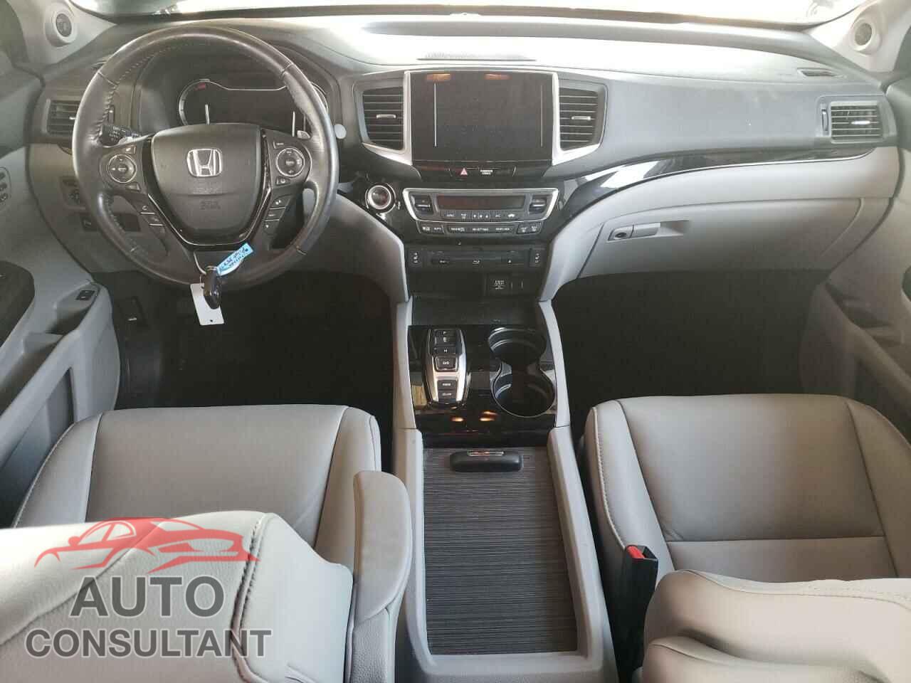 HONDA PILOT 2017 - 5FNYF5H94HB030651
