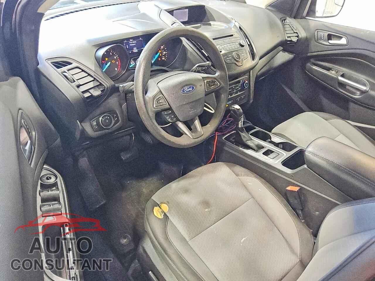 FORD ESCAPE 2017 - 1FMCU0G96HUC96566