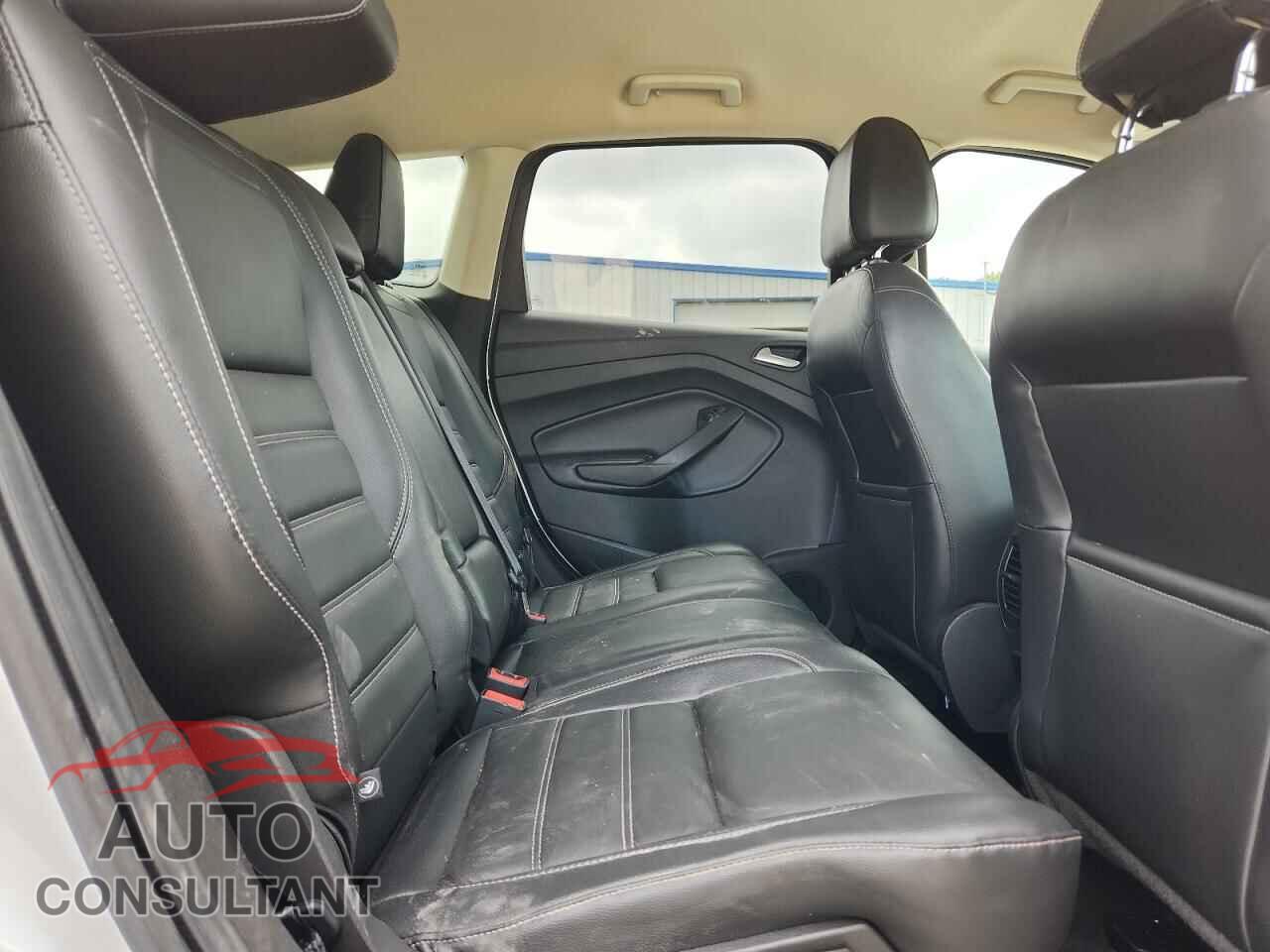 FORD ESCAPE 2017 - 1FMCU0JD2HUD23940