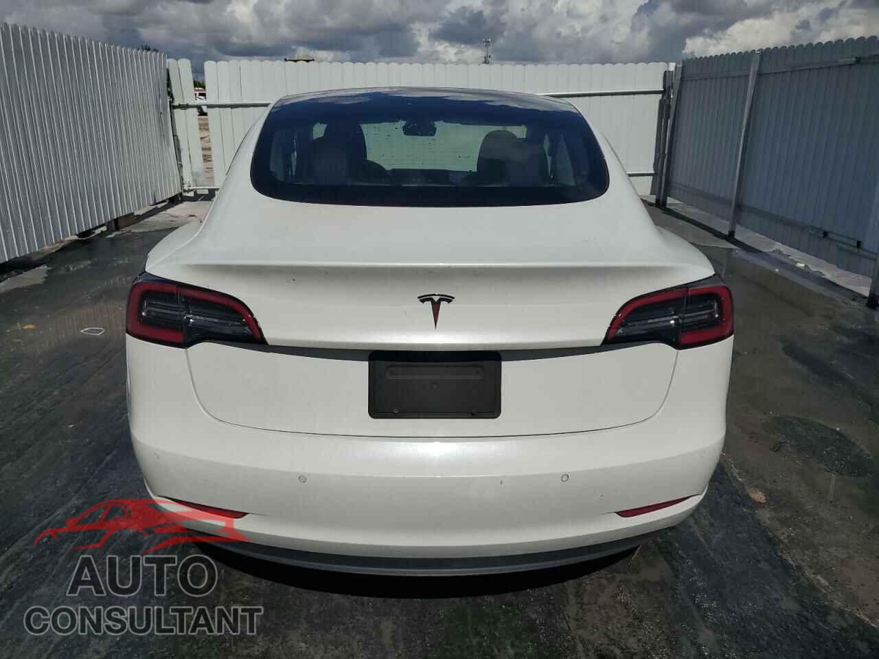 TESLA MODEL 3 2022 - 5YJ3E1EA4NF285977