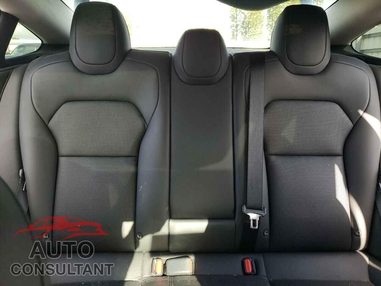TESLA MODEL 3 2024 - 5YJ3E1EA4RF758203