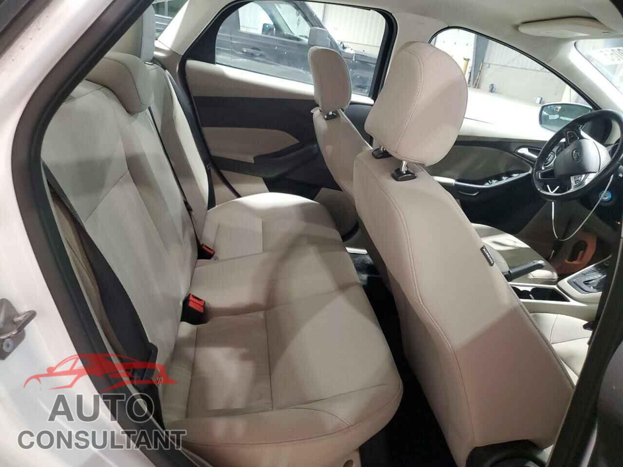 FORD FOCUS 2017 - 1FADP3F26HL243335