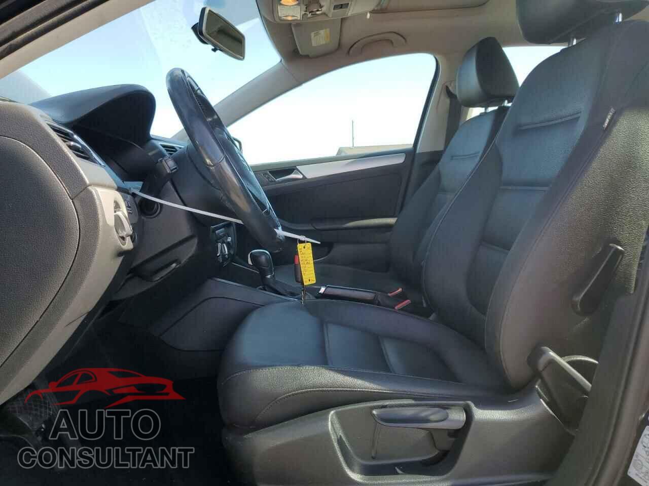 VOLKSWAGEN JETTA 2011 - 3VWLL7AJ3BM081805