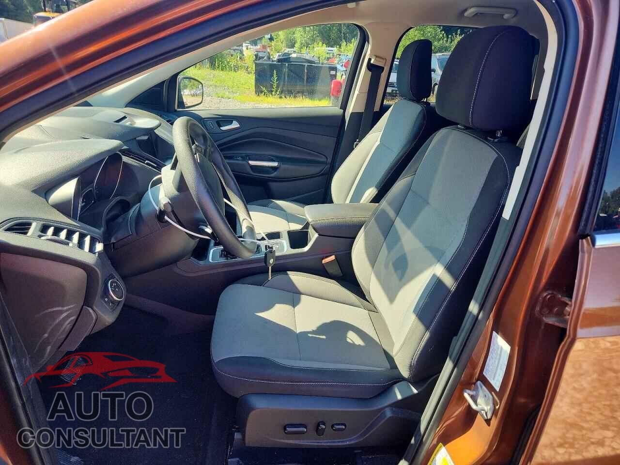 FORD ESCAPE 2017 - 1FMCU9GD6HUC03831