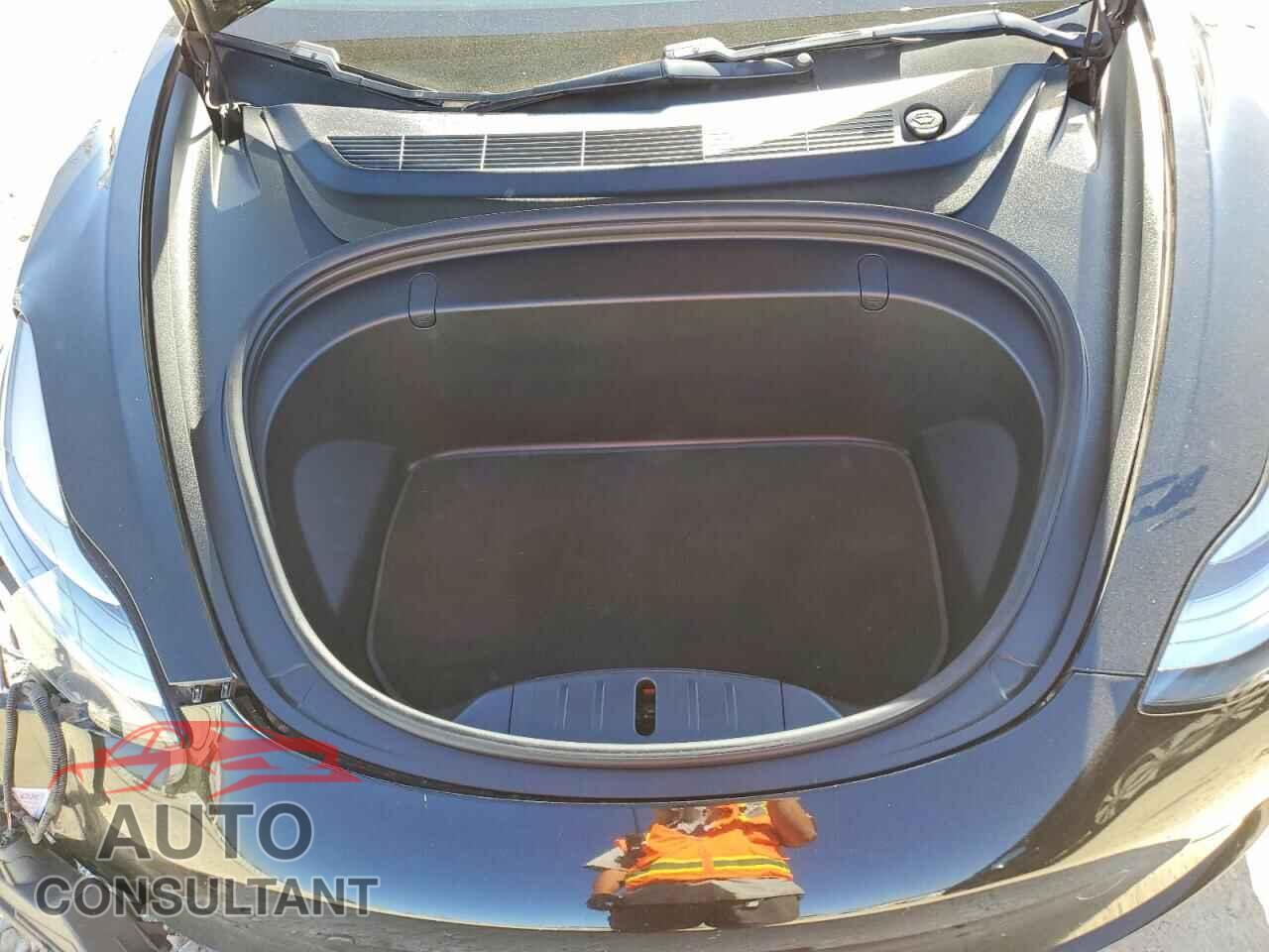 TESLA MODEL 3 2018 - 5YJ3E1EB6JF144184