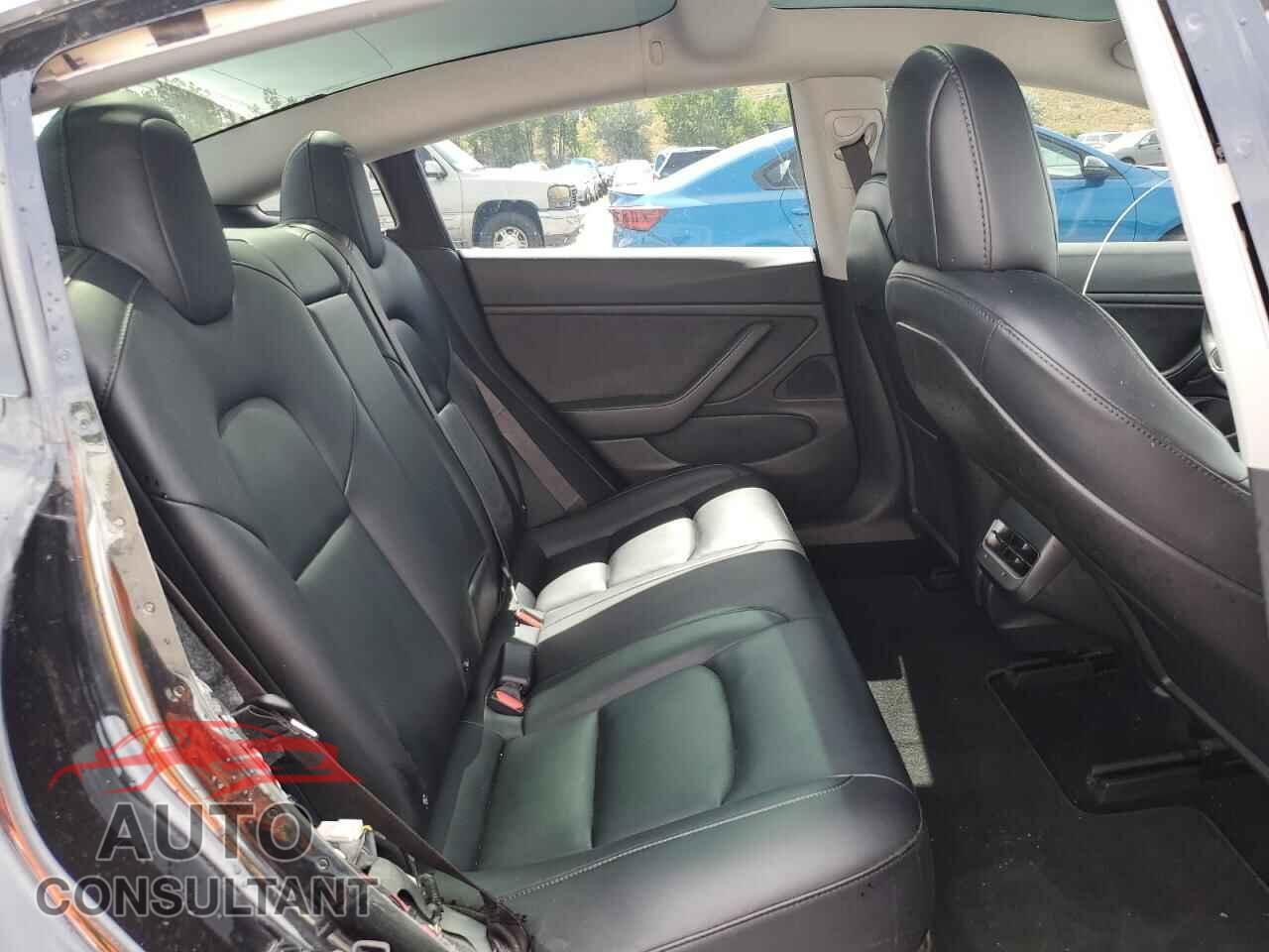 TESLA MODEL 3 2018 - 5YJ3E1EBXJF077119