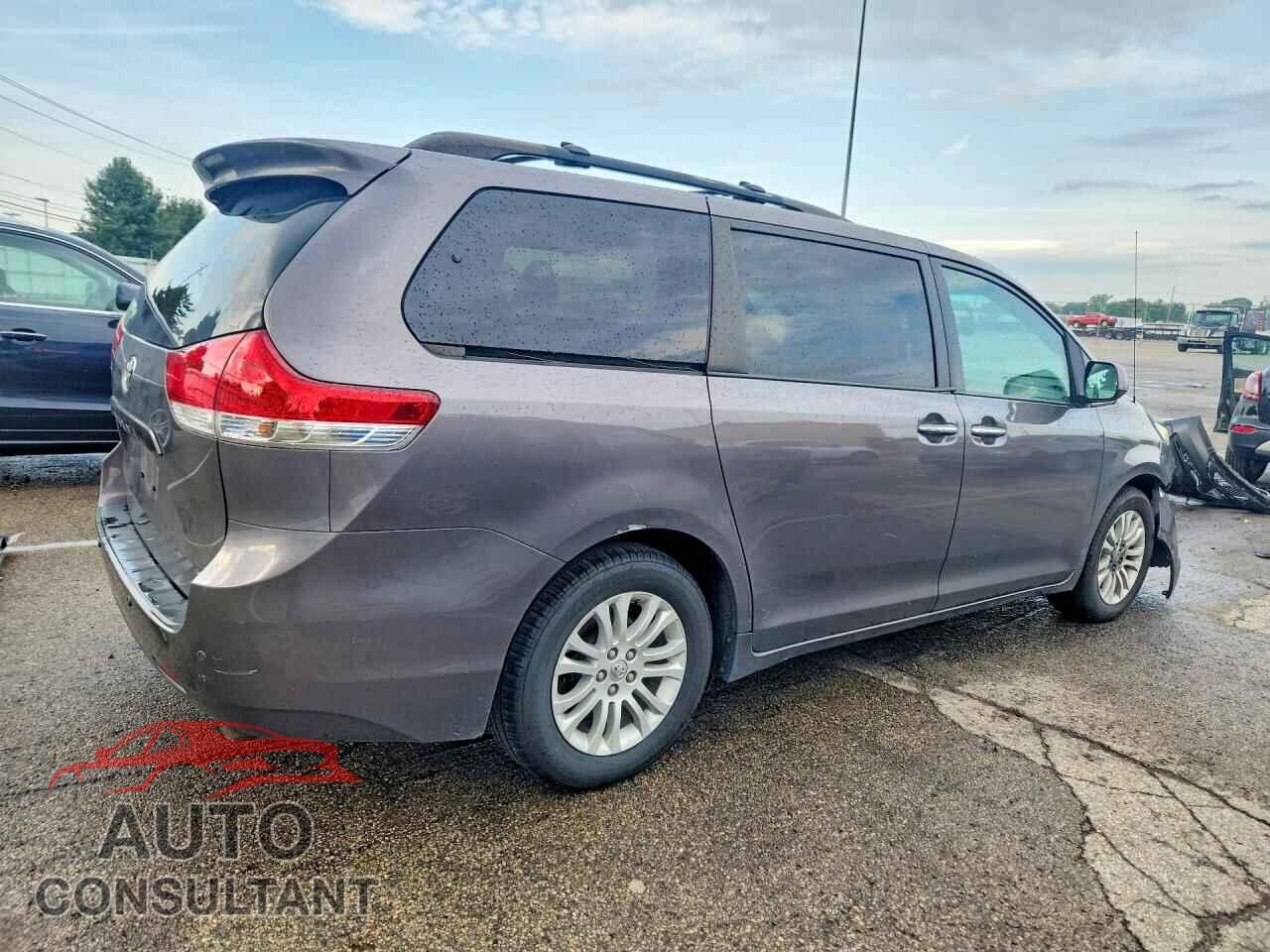TOYOTA SIENNA 2013 - 5TDYK3DC2DS321592