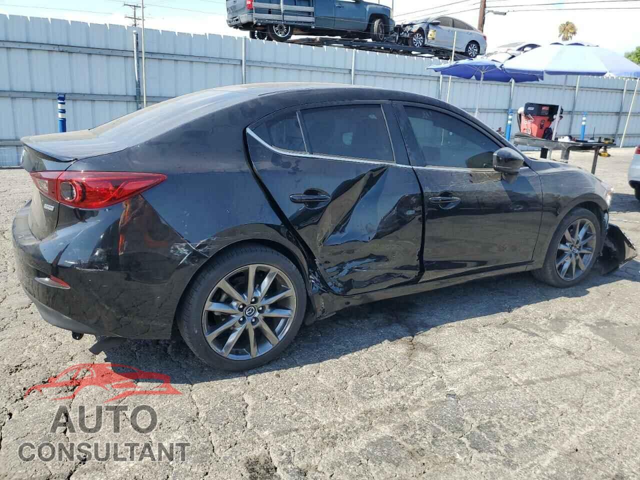 MAZDA 3 2018 - 3MZBN1V31JM201422