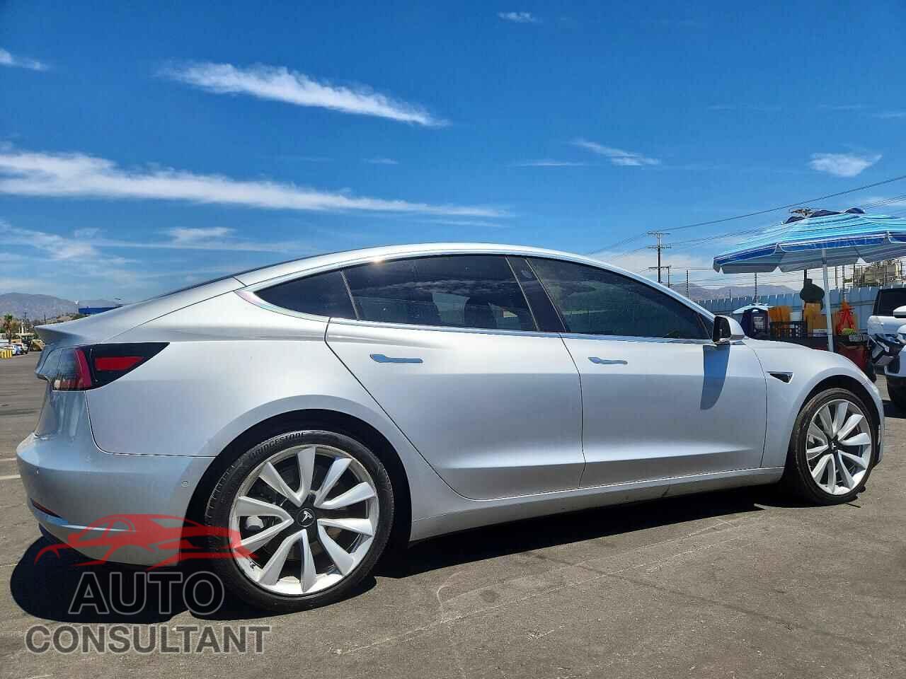 TESLA MODEL 3 2018 - 5YJ3E1EA0JF050132