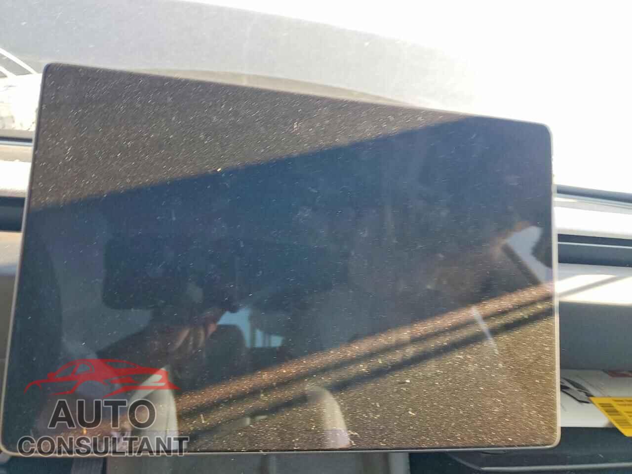 TESLA MODEL 3 2025 - 5YJ3E1EA3SF040468