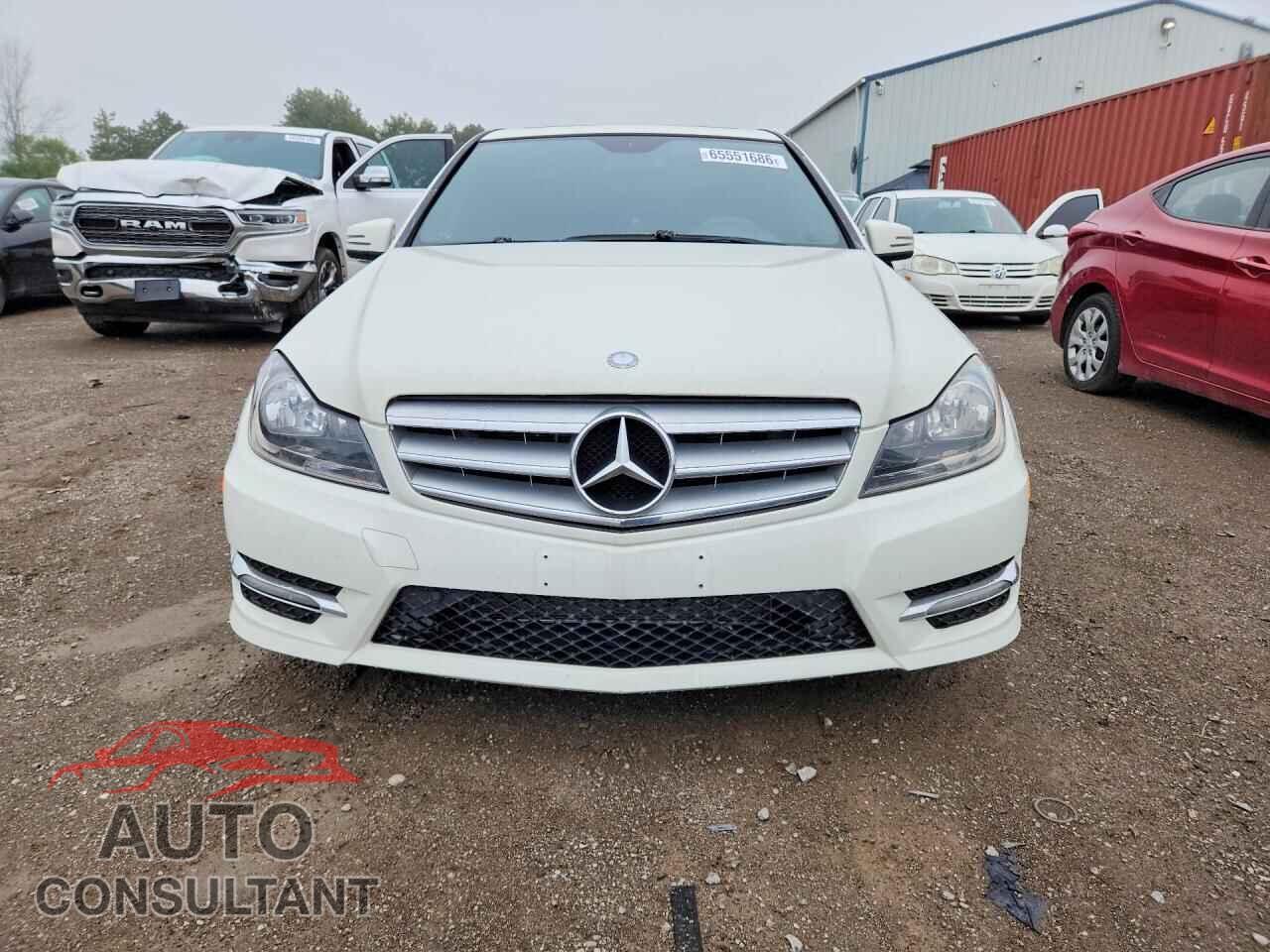 MERCEDES-BENZ C-CLASS 2012 - WDDGF8FB9CA598212