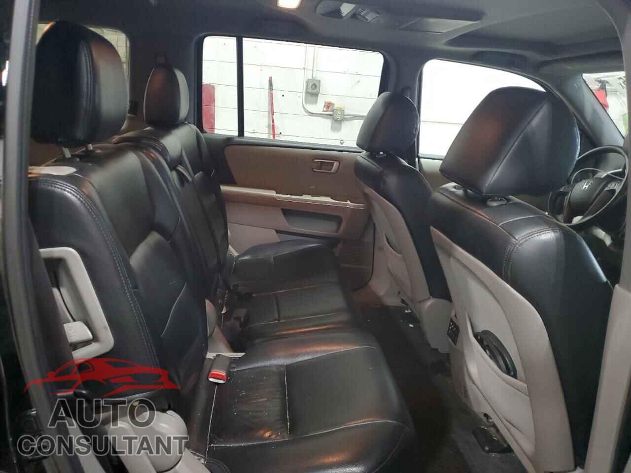 HONDA PILOT 2015 - 5FNYF4H30FB079087