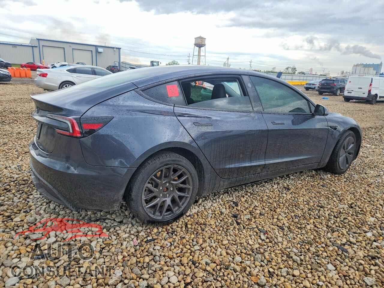 TESLA MODEL 3 2024 - 5YJ3E1EB4RF758582