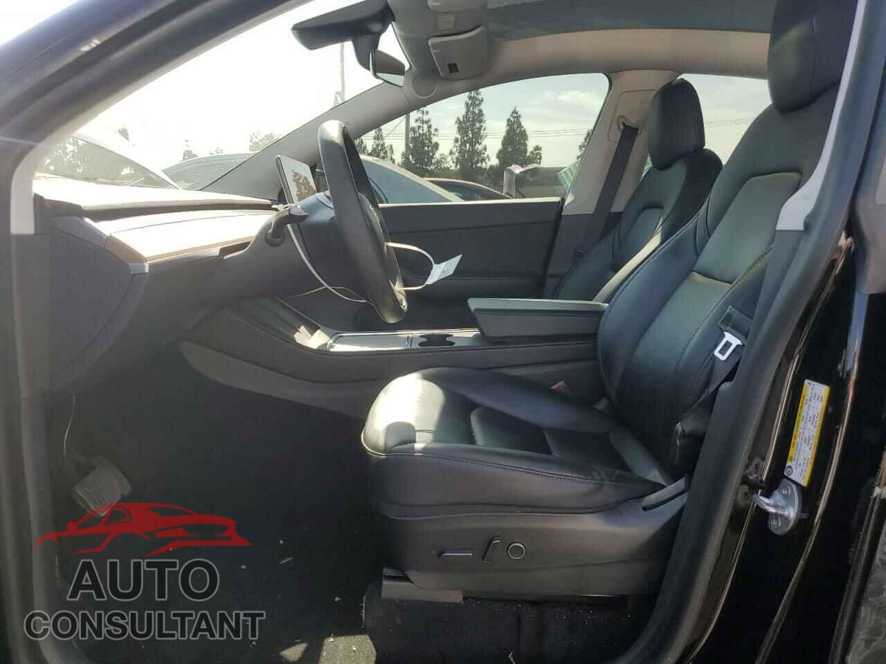 TESLA MODEL Y 2021 - 5YJYGDEEXMF152837