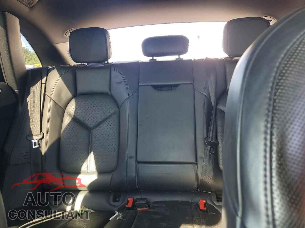 PORSCHE MACAN 2017 - WP1AA2A58HLB05997