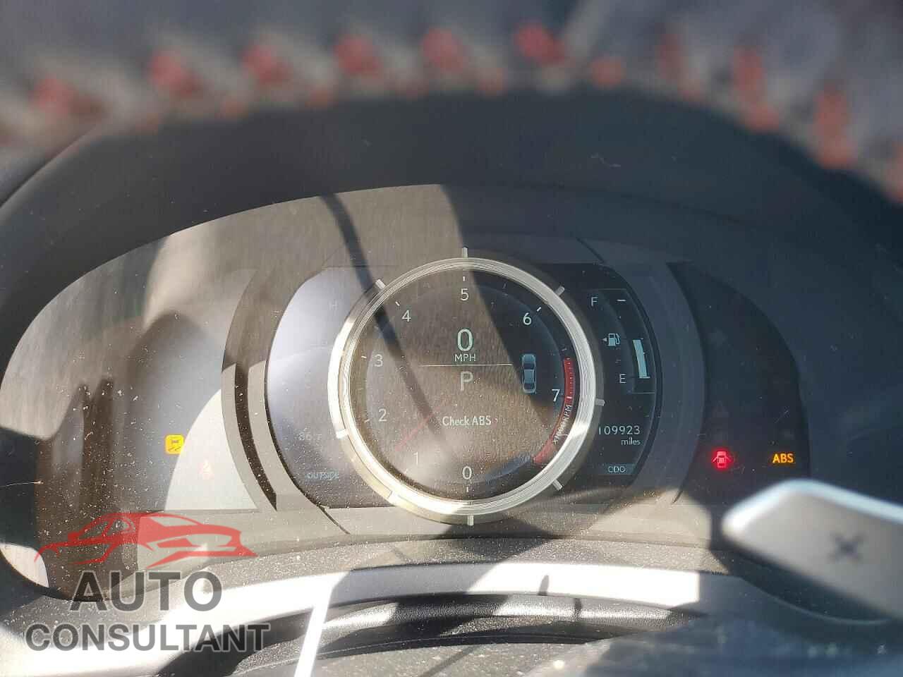 LEXUS IS 2015 - JTHBF1D20F5059570