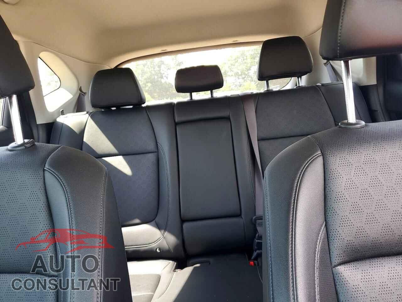 KIA SELTOS 2023 - KNDETCA29P7430061