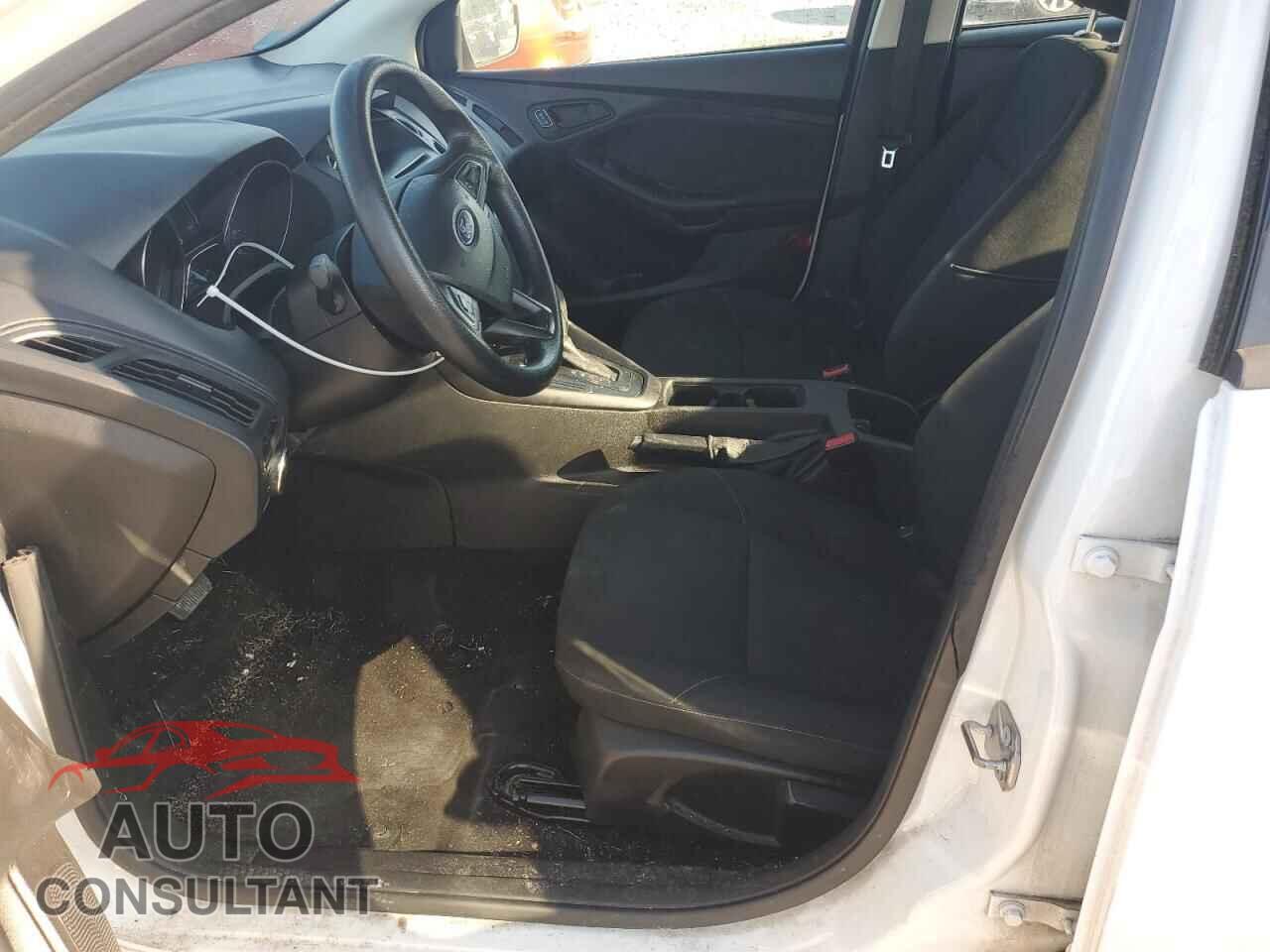 FORD FOCUS 2017 - 1FADP3E29HL312181