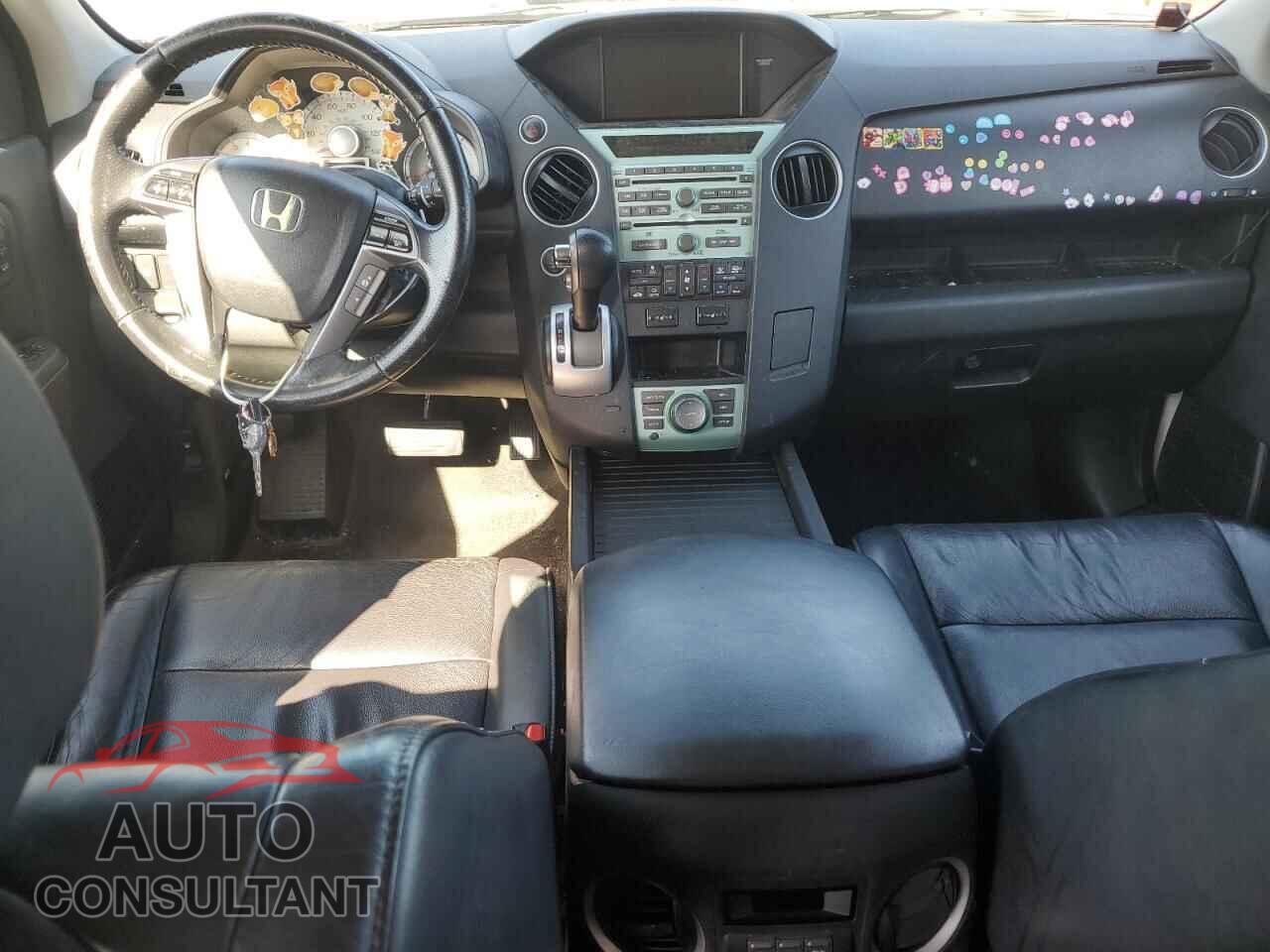 HONDA PILOT 2011 - 5FNYF4H96BB026280