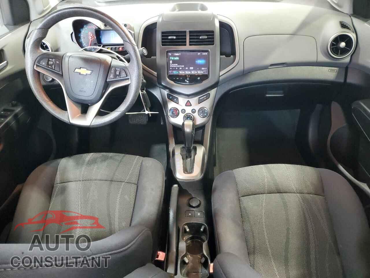 CHEVROLET SONIC 2013 - 1G1JC5SB1D4248708